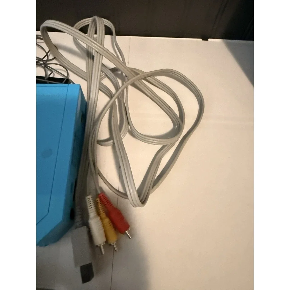 Nintendo Wii Video Game System Console Bundle Rvl-101 Blue Turns On. No Remote